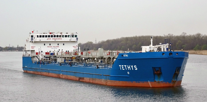 Замена генераторов на танкере "Тетис"