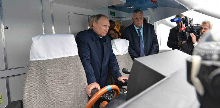 Владимир Путин посетил пассажирское судно «70 лет Победы»